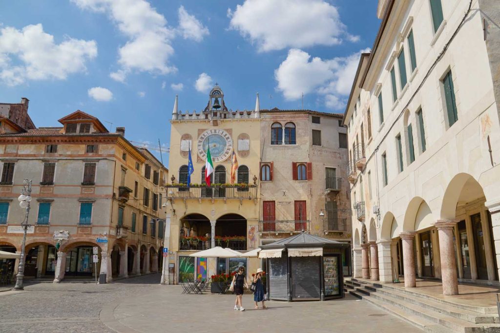 Loggia del Podestà a Piazza Libertà