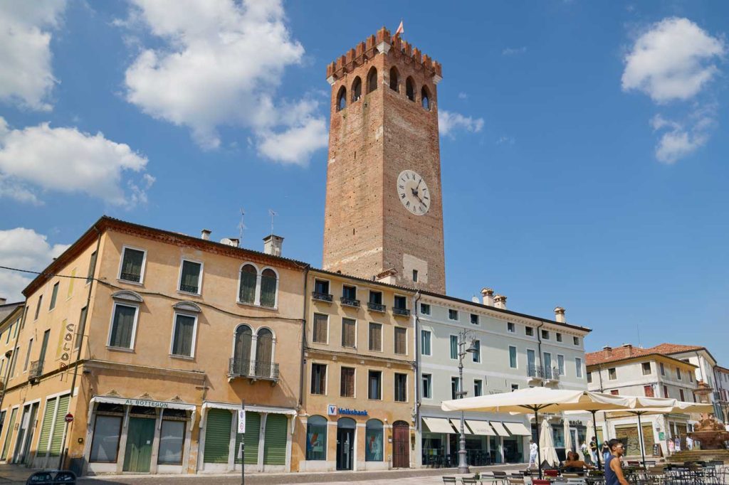 Bassano del Grappa, Piazza Libertà