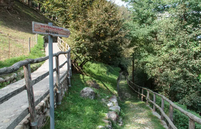 Cornello dei Tasso : il borgo dove è nata la posta 1 Via Mercatorum