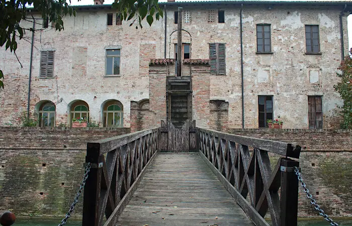 Il castello di Pagazzano e la pianura bergamasca 1 Ponte Levatoio del Castello di Pagazzano
