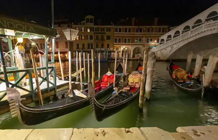 Gondole su Canal Grande a Venezia