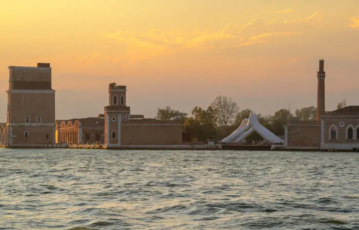 Installazione all'arsenale di Venezia
