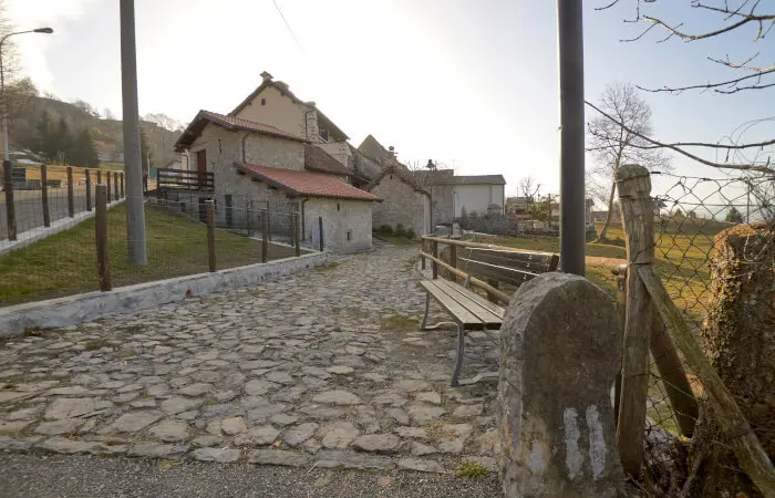 Via principale di Arnosto