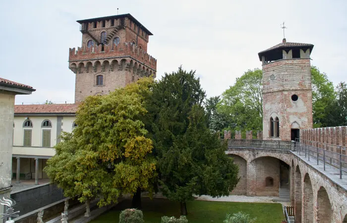 Alla scoperta della Rocca di Urgnano, nella bassa bergamasca.