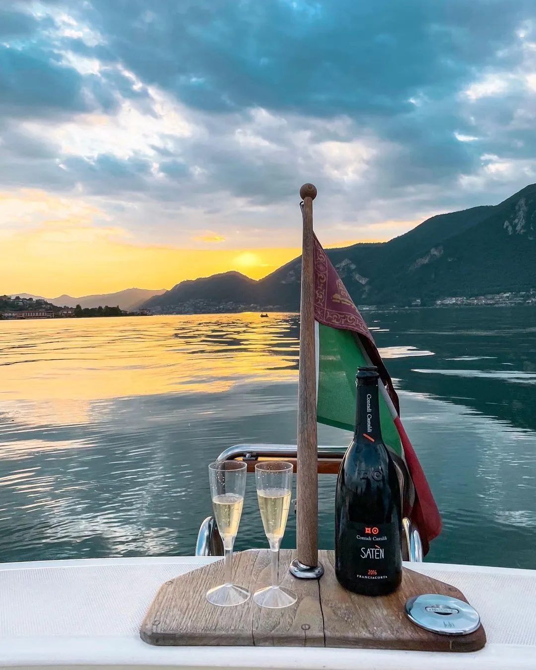 Aperitivo in barca lago iseo 1