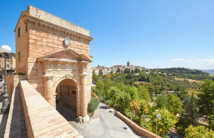 Vista da Piazza Duomo a Recanati