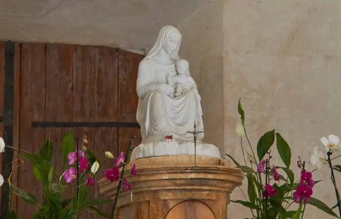 Santa Maria Infra Saxa
