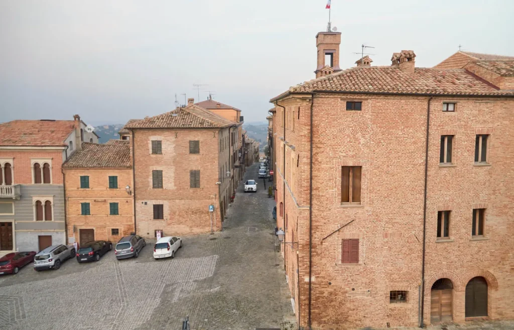 Via del centro a Mondavio
