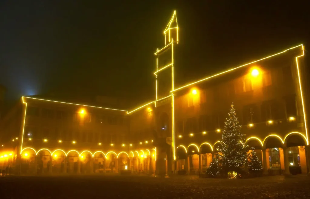 Piazza Grande a Modena di notte