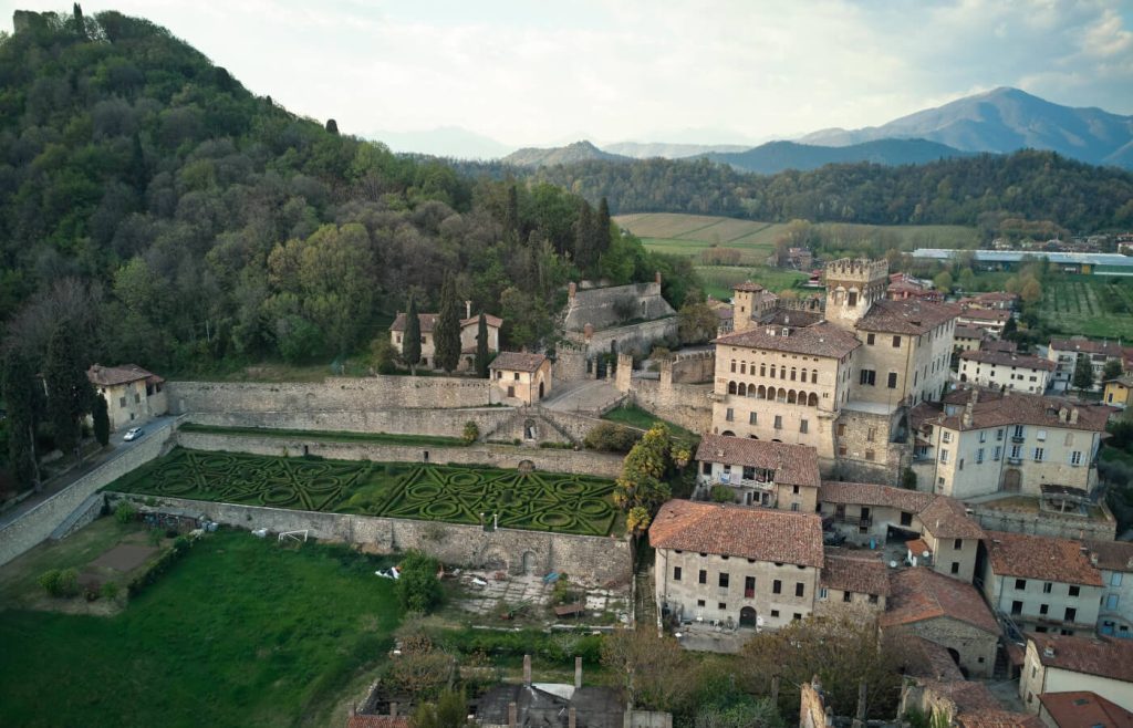 Castello e giardini di Costa di Mezzate