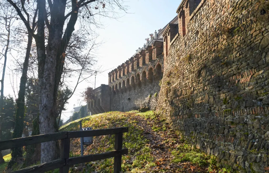 Mura di Castelvetro