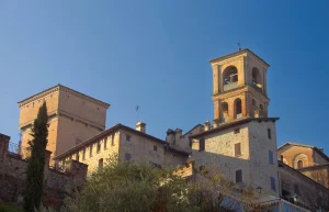 I dintorni di Modena : tra borghi , Ferrari e Pavarotti