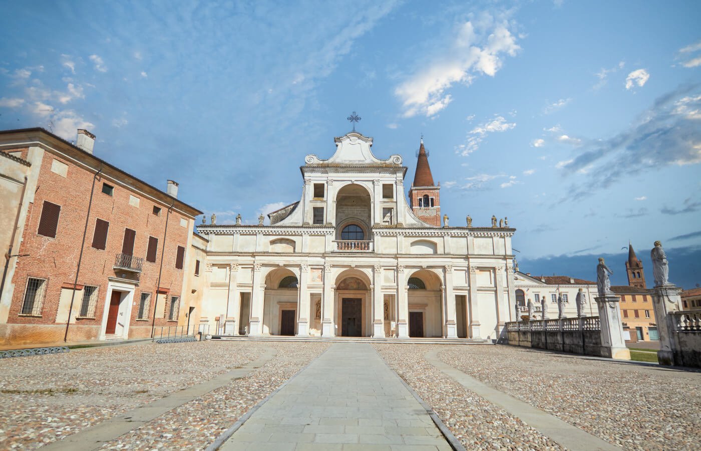 Mantova: il borgo San Benedetto Po ed il monastero di Polirone