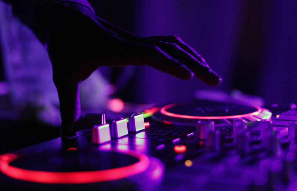 Dj musica elettronica