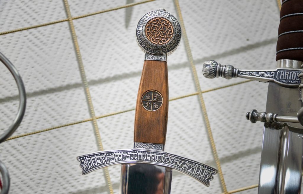 Spada medievale in acciaio toledano