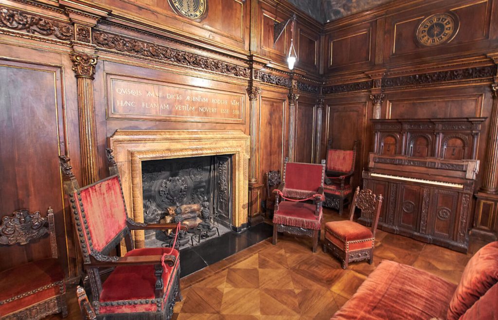 Pianoforte di Carolina Borromeo museo Bagatti Valsecchi