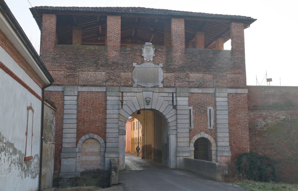 porta ingresso sabbioneta