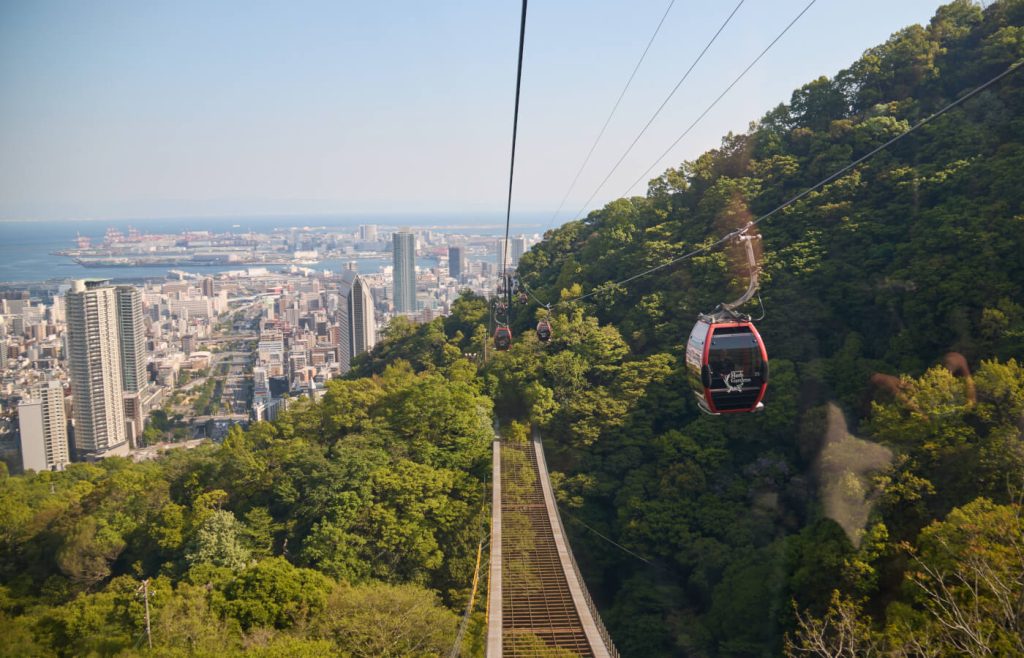 La funivia che porta alla vetta dei giardini Nunobiki a Kobe