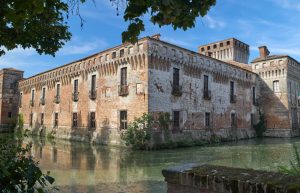 Visitare il Castello di Padernello a Borgo San Giacomo, in provincia di Brescia