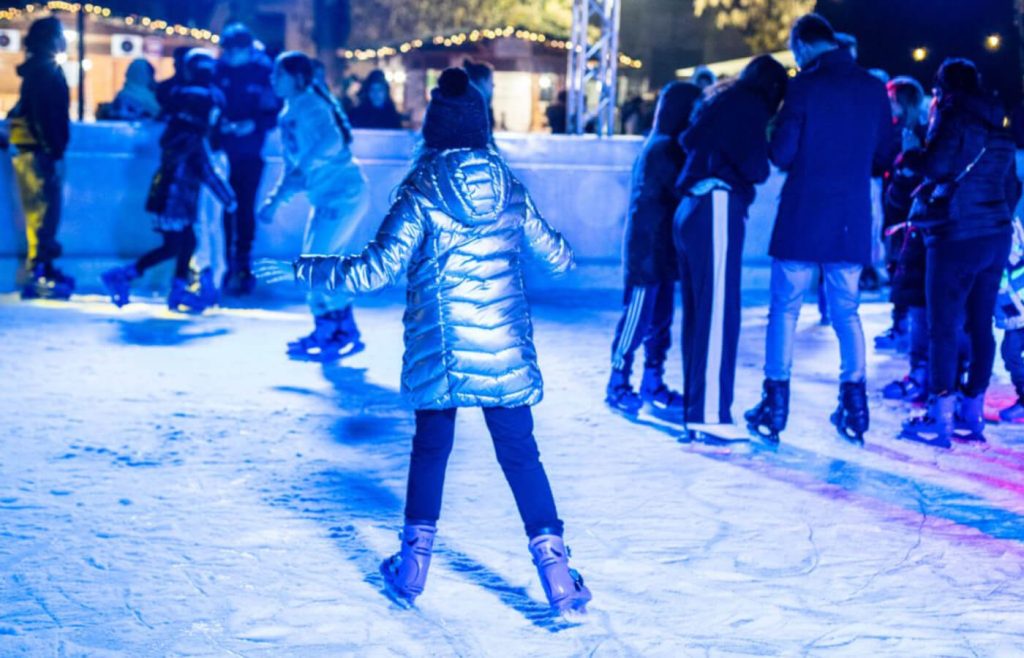 pista di pattinaggio ai mercatini di natale di mantova