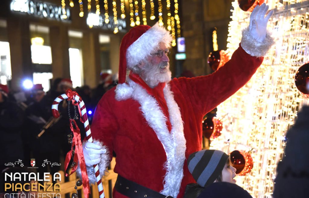 babbo natale ai mercatini di natale di piacenza