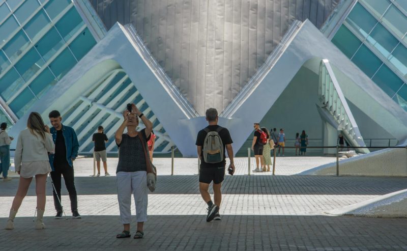 La città da scoprire a piedi: Valencia, il tour con guida e naso all’insù