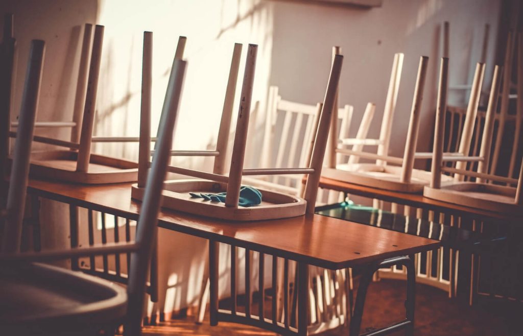Sedie classe scuola in vacanza