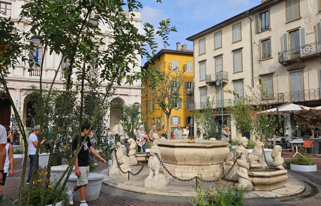 Fontana Contarini in Piazza Vecchia - Bergamo - Citt&agrave; Alta - in occasione di Landscape Festival - i maestri del paesaggio